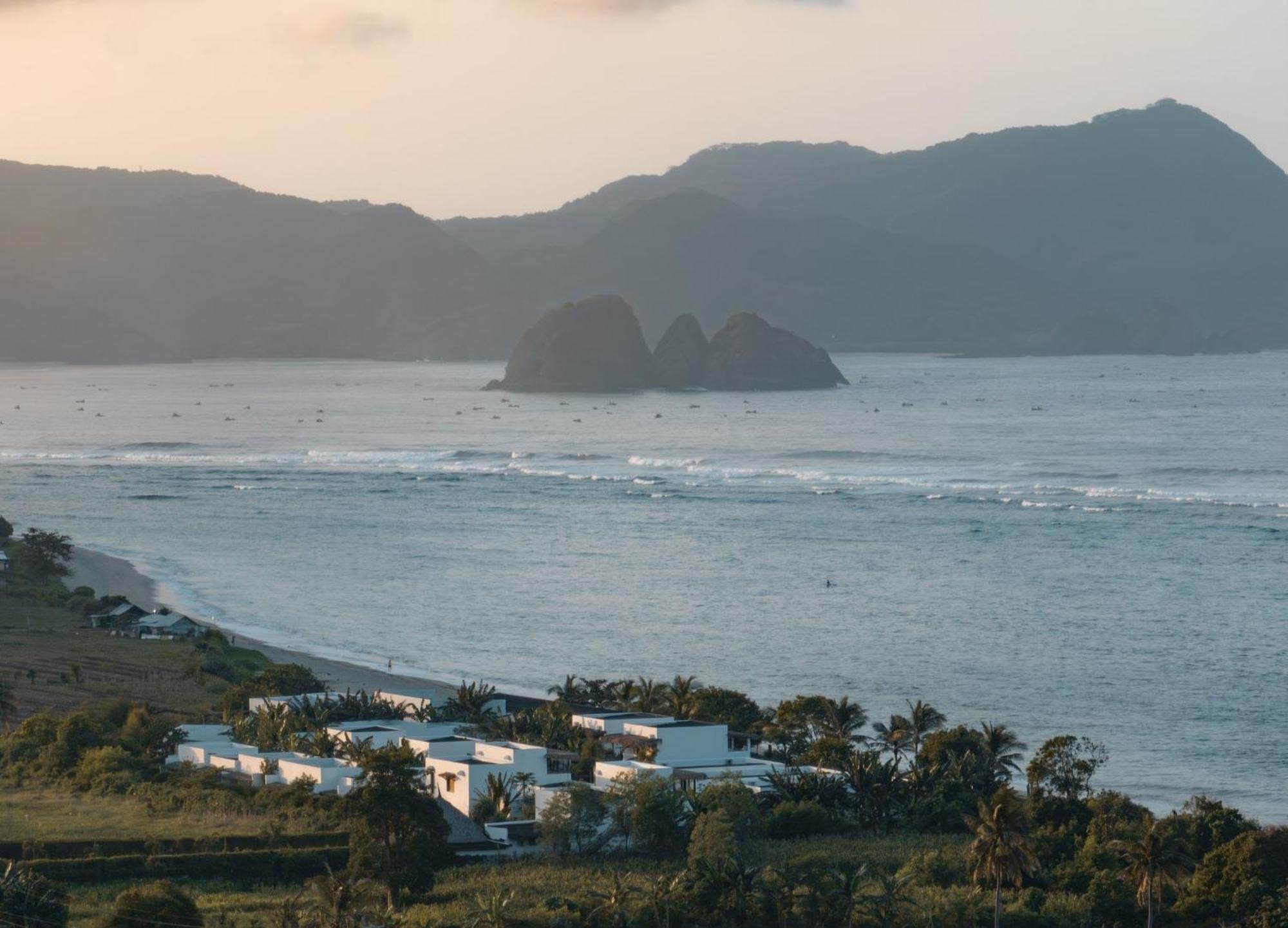 Amber Lombok Beach Resort Selong Belanak Exterior foto