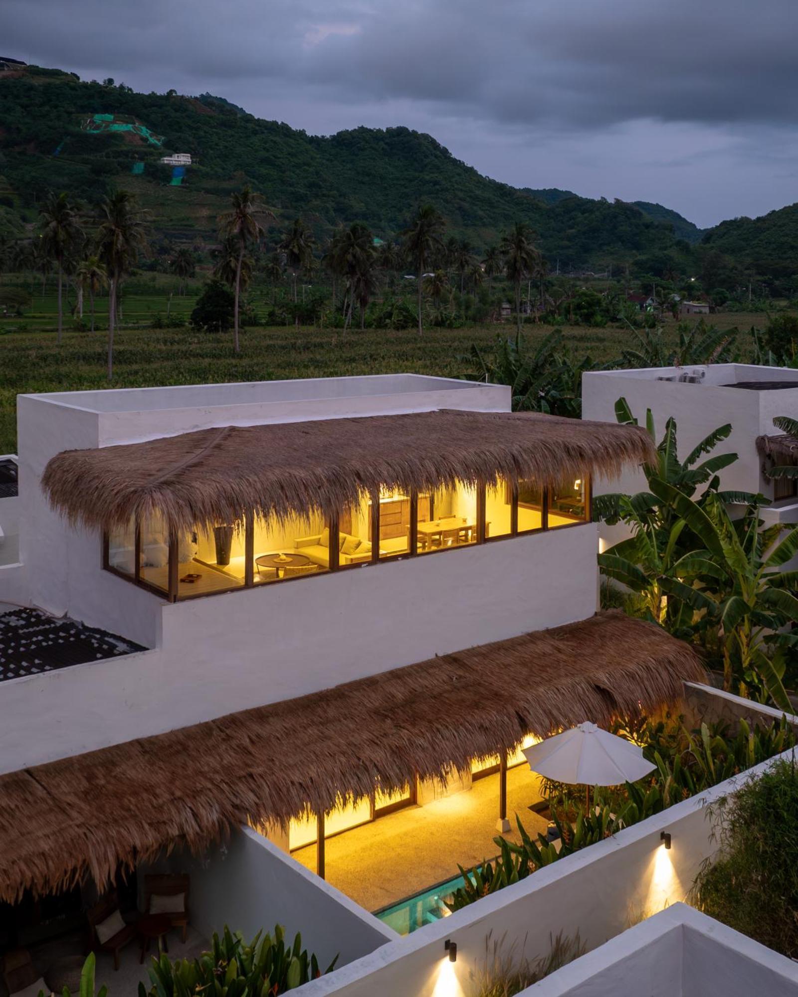 Amber Lombok Beach Resort Selong Belanak Exterior foto